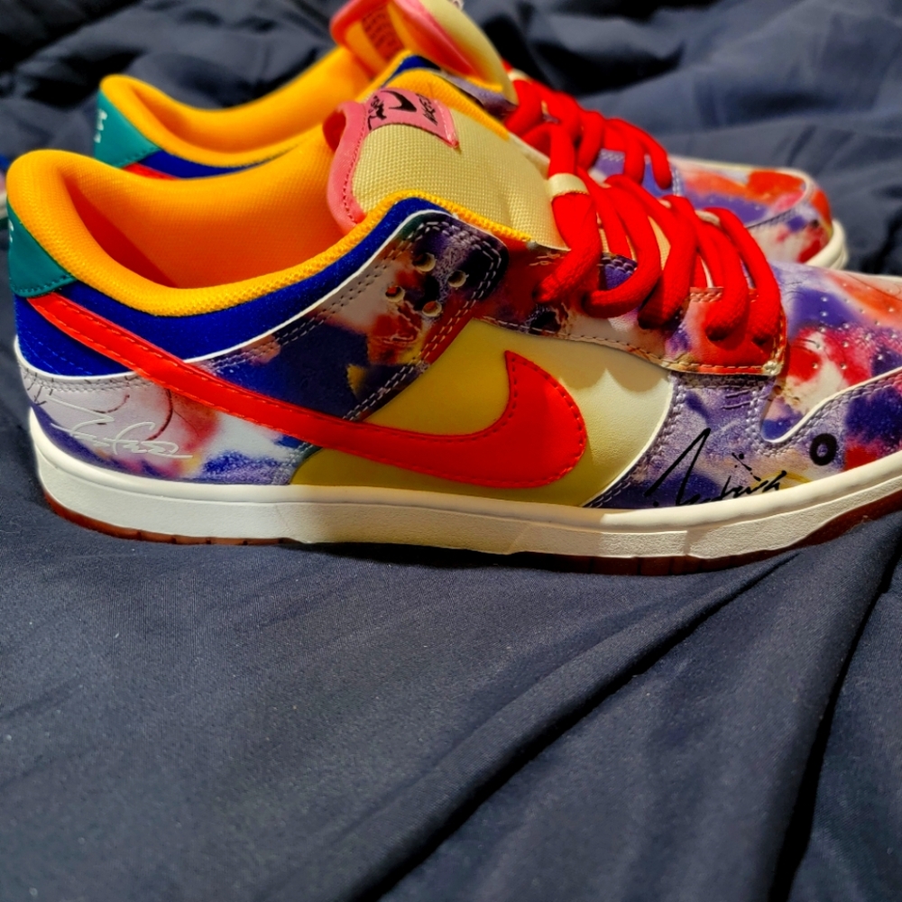 Sneakers